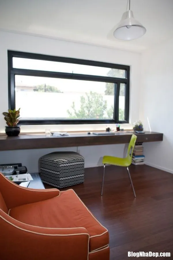 Các cách tận dụng không gian cửa sổ để tạo góc làm việc cực chất cho nhà hẹp
