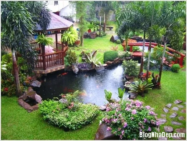 Thư giãn với hồ nước nhỏ mát mẻ trong vườn