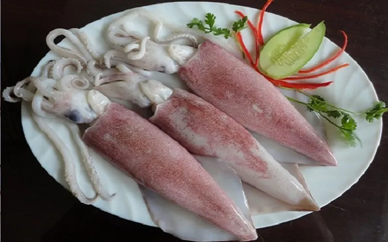 Bỏ túi bí quyết làm món gỏi mực Thái Lan chua cay đúng điệu cực hấp dẫn
