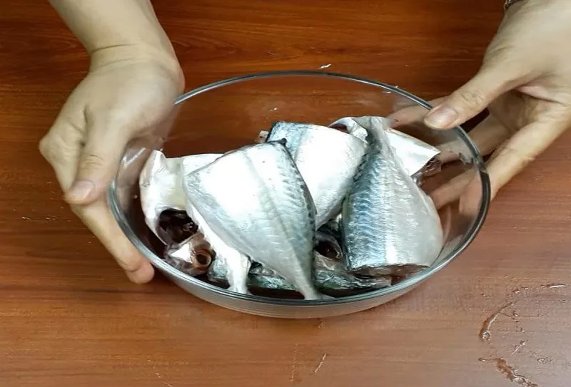 Cách làm cá bạc má kho nước dừa thơm ngon đậm đà cực đơn giản
