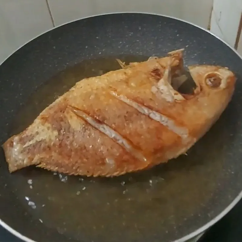 Cách làm cá chiên nước mắm đậm vị thơm ngon