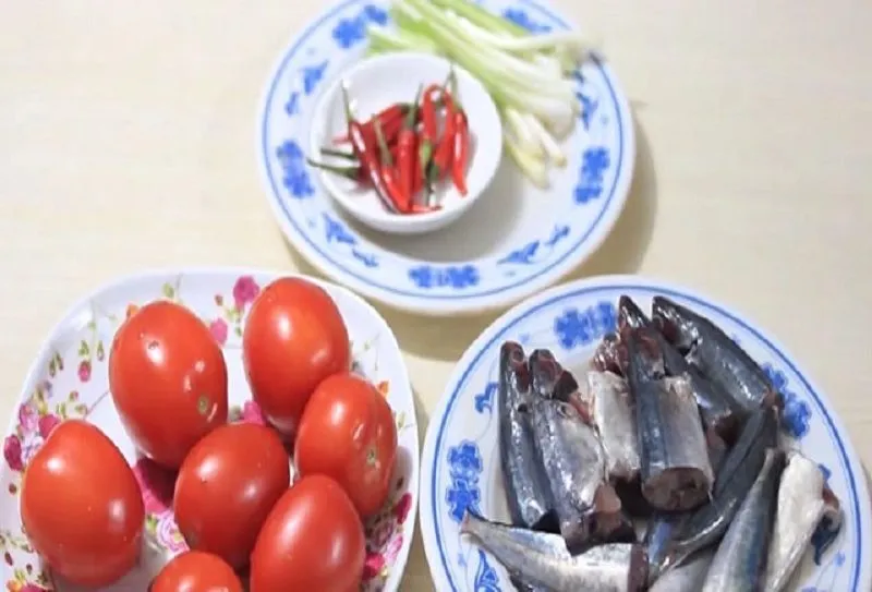 Cách làm cá mòi kho cà chua đậm đà, thơm ngon cực đưa cơm