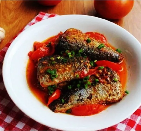 Cách làm cá mòi sốt cà chua thơm ngon, cực hấp dẫn kích thích vị giác
