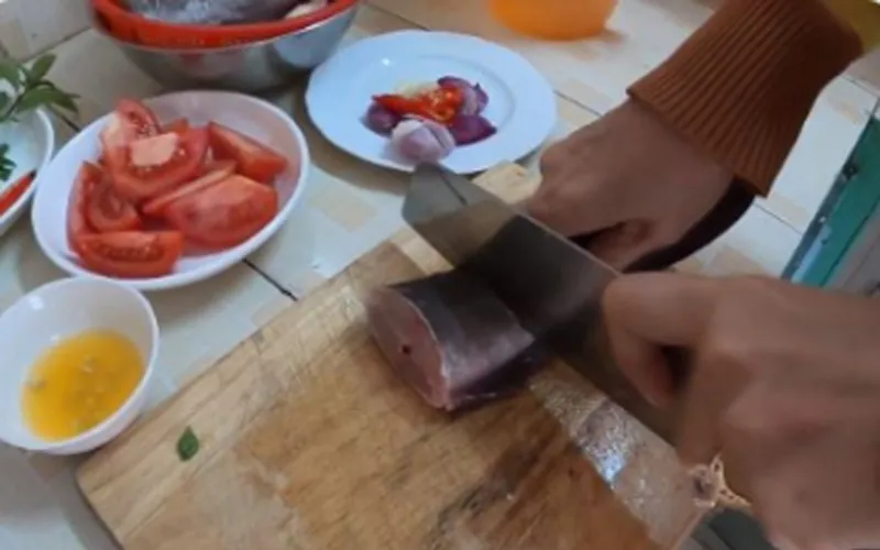 Cách làm cá ngát nấu canh chua thơm ngon đúng điệu, không hề bị tanh