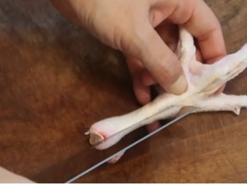 Cách làm chân gà rút xương ngâm sả tắc chua cay thơm ngon hấp dẫn