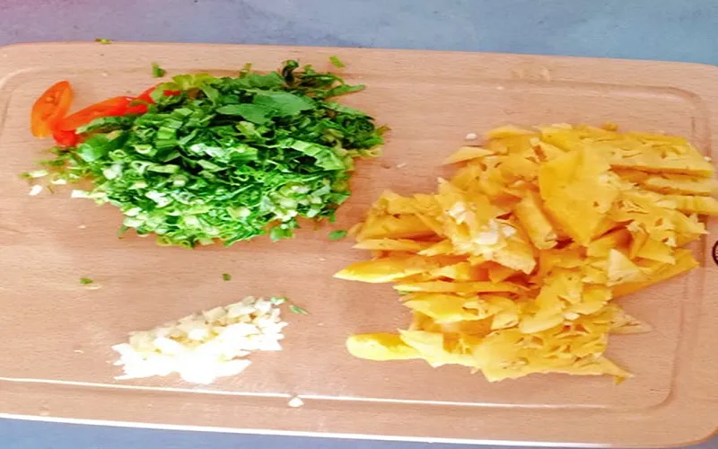Cách làm đầu cá lóc nấu canh chua thanh mát giải nhiệt ngày hè