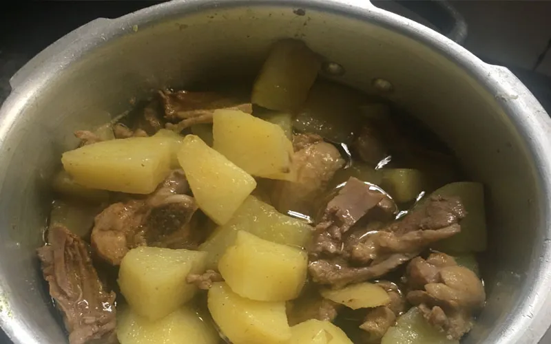 Cách làm đùi vịt nấu khoai tây thơm ngon tẩm bổ cho cả nhà