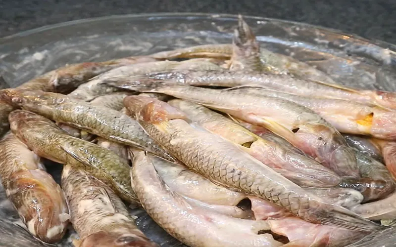 Cách làm món cá bống chiên lá lốt giòn rụm thơm ngon