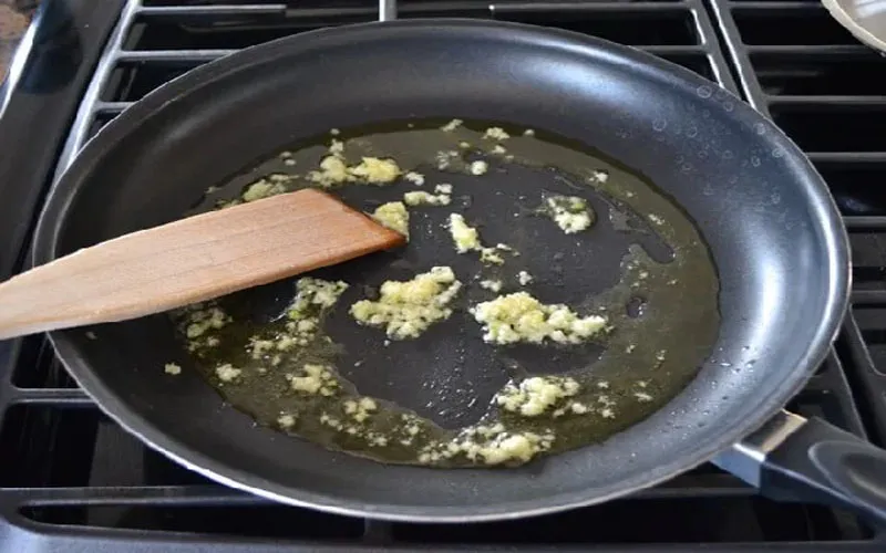 Cách làm món cà tím xào trứng thơm ngon đơn giản
