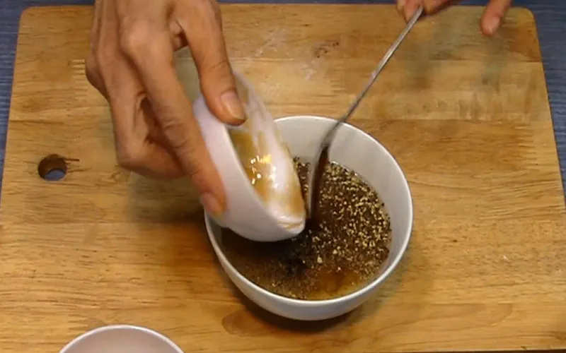 Cách làm món cá trứng kho tiêu thơm lừng ai cũng thích ăn
