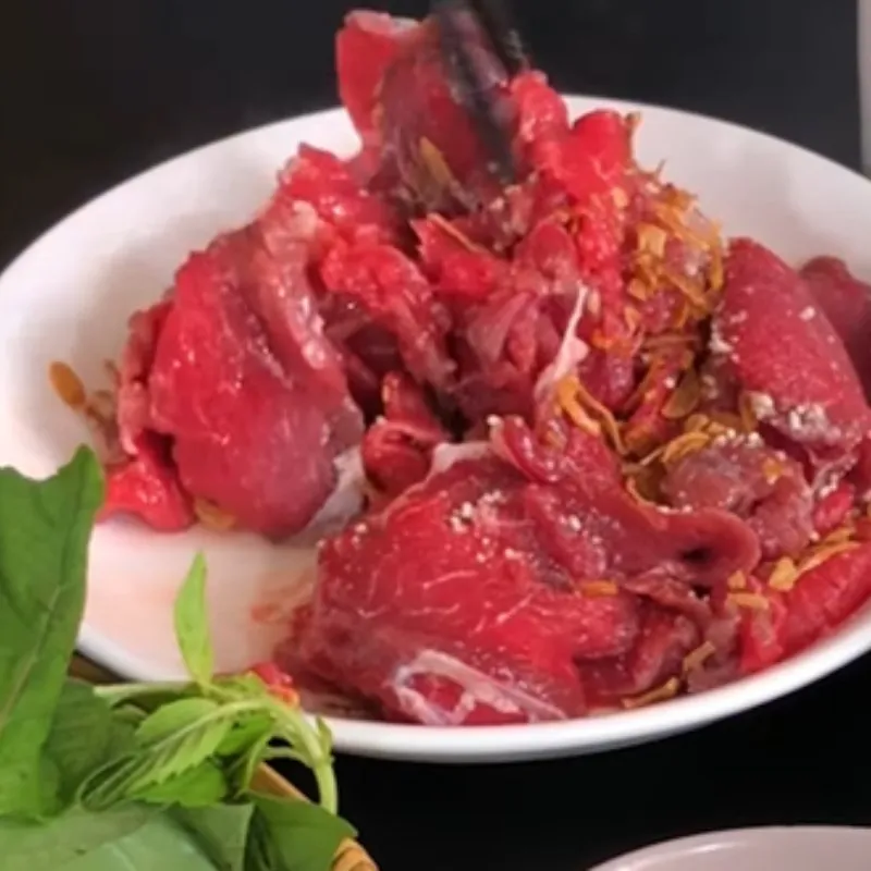 Cách làm thịt bò nấu mẻ cho gia đình bữa lẩu thơm ngon