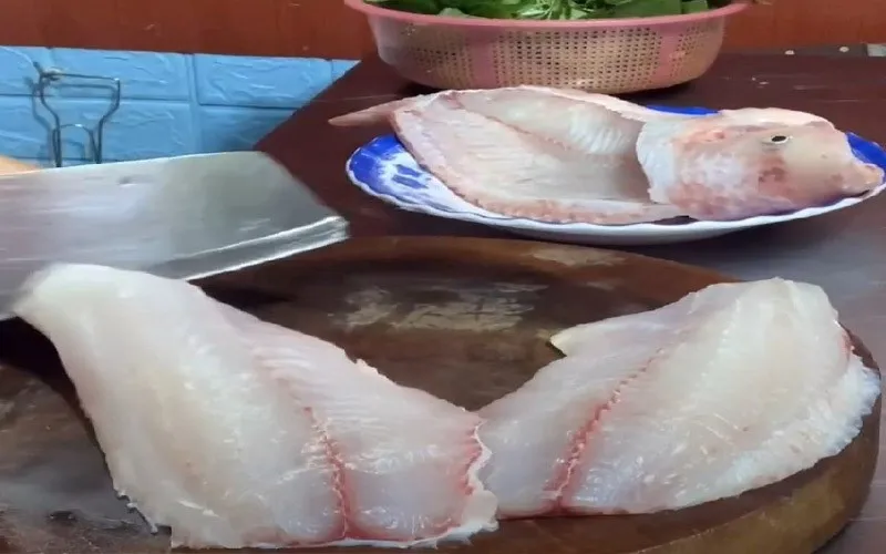 Cách nấu lẩu cá diêu hồng măng chua không tanh ngon ngất ngây