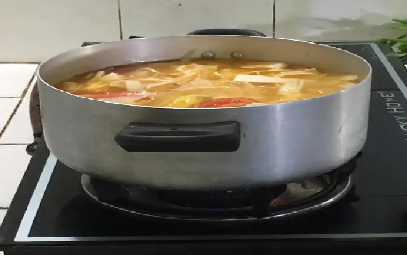 Cách nấu lẩu cá lóc măng chua ngon như nhà hàng