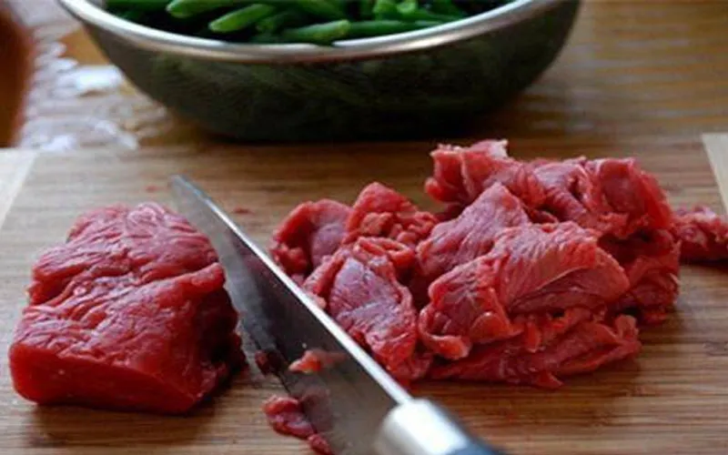 Cách xào thịt bò với hành tây thơm ngon mà nhanh gọn