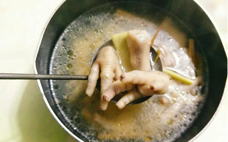 Công thức chế biến món chân gà hầm đậu phộng đổi vị cho cả nhà