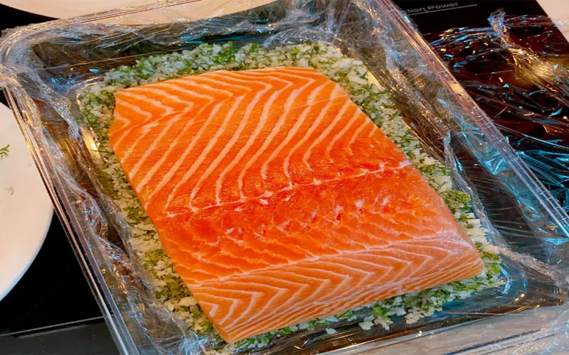 Công thức làm cá hồi muối siêu đơn giản ngay tại nhà