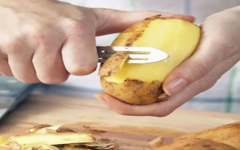 Hướng dẫn cách làm khoai tây xào tỏi thơm ngon mà không bị nát
