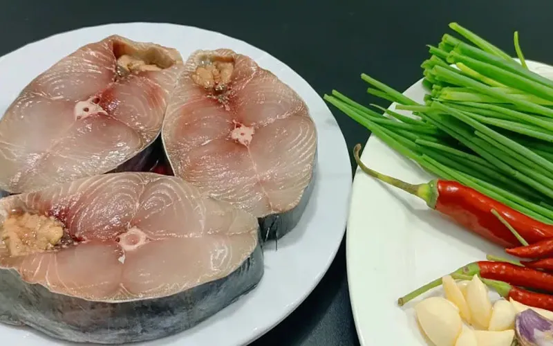 Tuyệt chiêu làm món cá thu kho nước dừa hấp dẫn lạ miệng